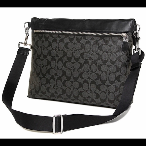 FREE GIFT š crossbody Coach bag. Purchase the bag get credit card holder free - Picture 4 of 9